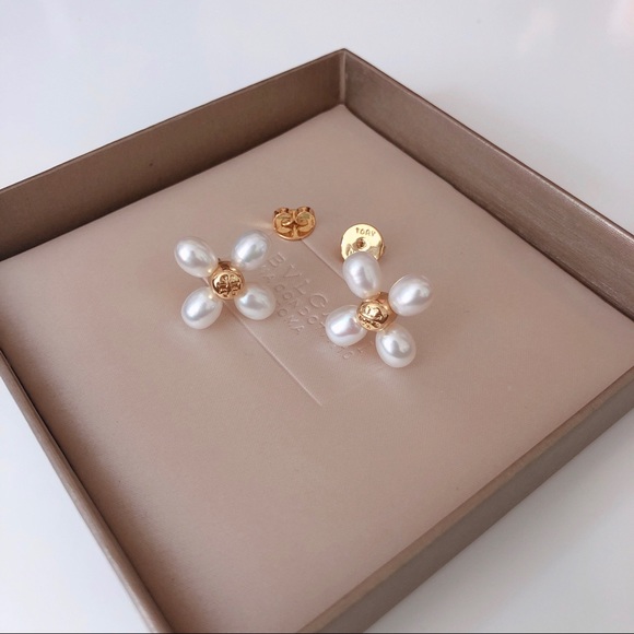TORY BURCH PEARL EARRING - Picture 2 of 6